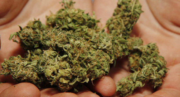 Român prins cu 27 de grame de marijuana