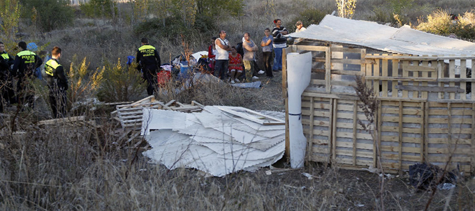 Zece români care locuiau într-o hală din Barcelona au fost evacuați de autorități