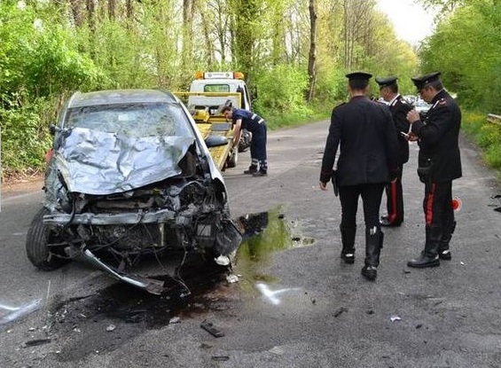 Doi români implicați într-un accident grav în Italia. Unul a murit