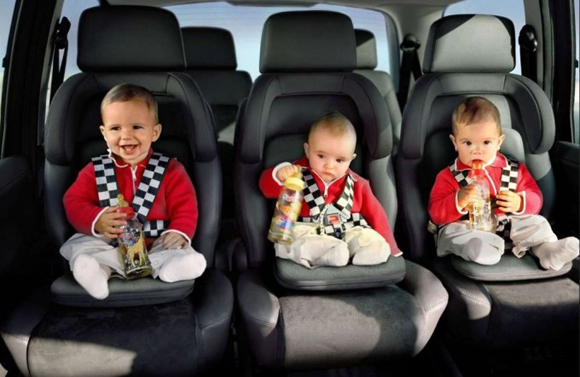 DGT avertizează: O treime din scaunele de mașină pentru copii sunt periculoase