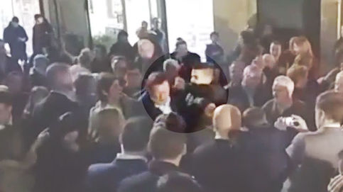 VIDEO Premierul Spaniei a primit un pumn în față. Iată motivul!