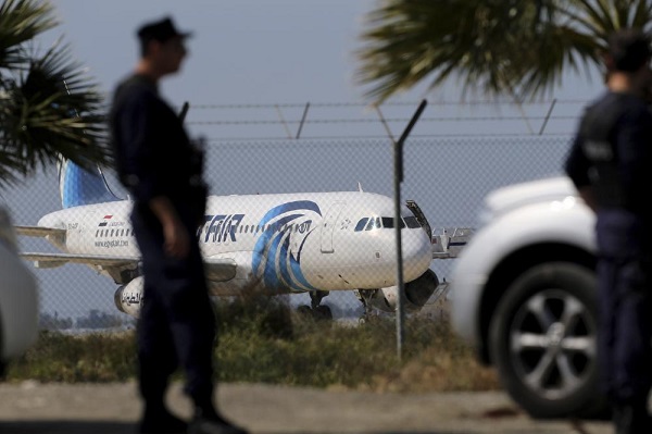 MAE:  În aeronava EgyptAir deturnată nu se afla niciun cetățean român