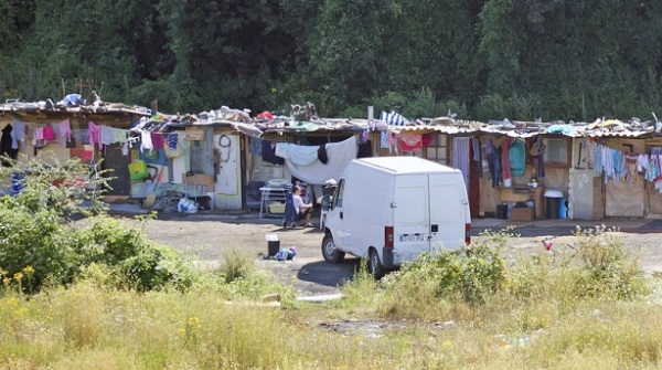 Video- Francezii s-au supărat! Au trecut la demolarea taberelor de romi