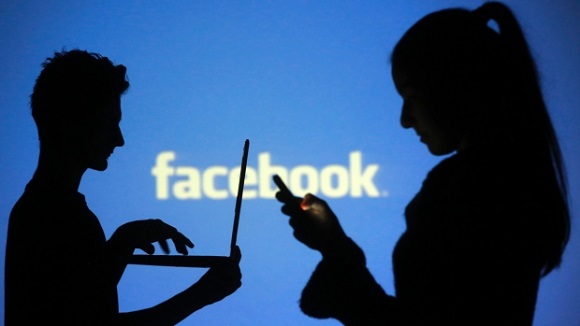 Ai grijă ce scrii pe Facebook, riști să fii amendat