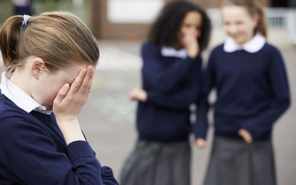 Ce trebuie să faci dacă ești hărțuit în școală? Elevii români trebuie să știe asta