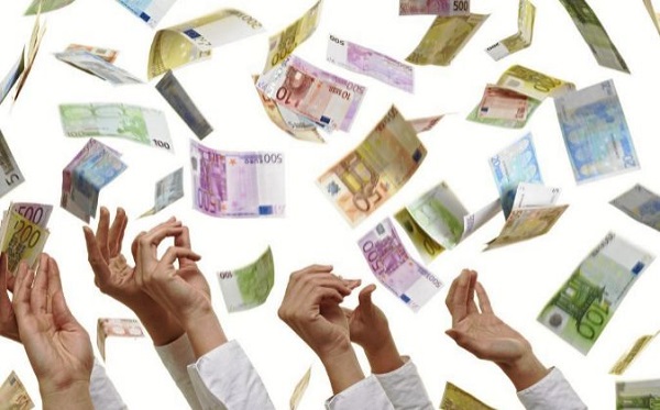 Vin alegerile, au început promisiunile: 30 de milioane de euro dacă te întorci în România
