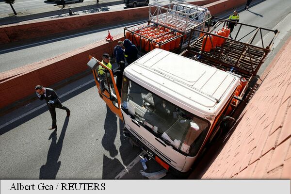 Spania. Șofer arestat cu focuri de armă. Conducea pe contrasens un camion cu o încărcătură periculoasă