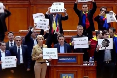 protest in parlament