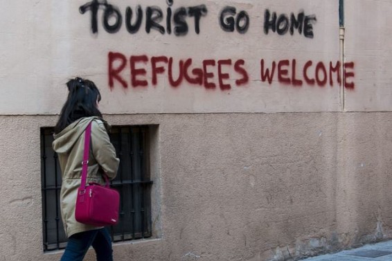 Spaniolii preferă refugiaţii în locul turiștilor. 