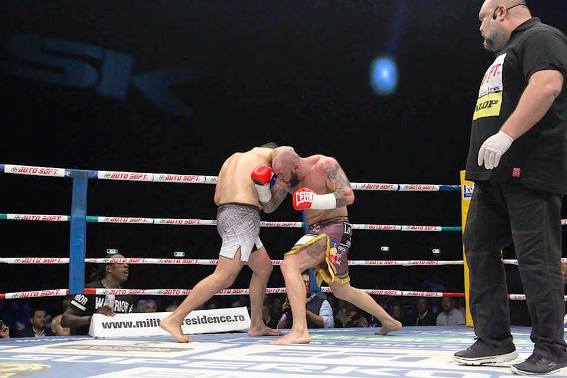 Un român stabilit la Milano a devenit campion intercontinental SuperKombat