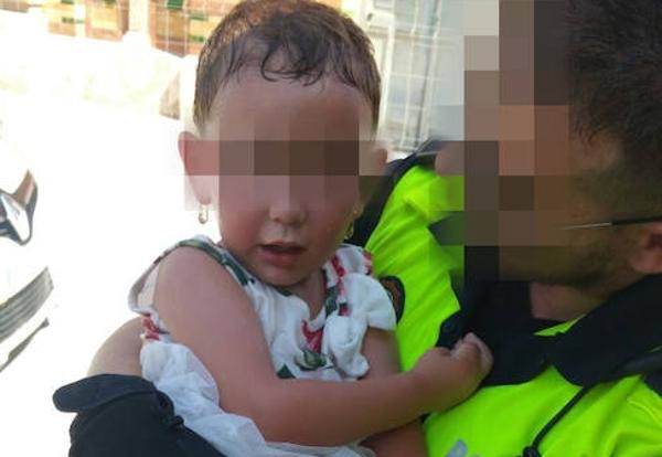 Spania. Femeia care și-a lăsat copilul închis în mașină, la soare, a fost eliberată. Nu va scăpa de pedeapsă