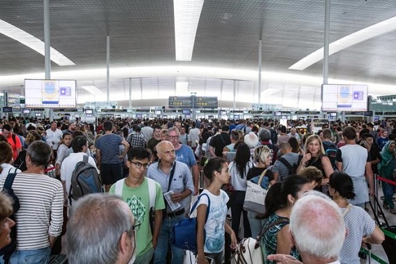 Haos pe aeroportul din Barcelona din cauza grevei personalului de securitate. Peste un milion de pasageri pot fi afectați