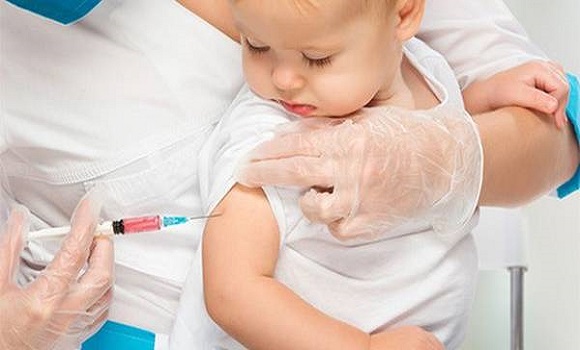 Atenție, părinți! Legea vaccinării obligatorii se aplică și dacă sunteți plecați din țară